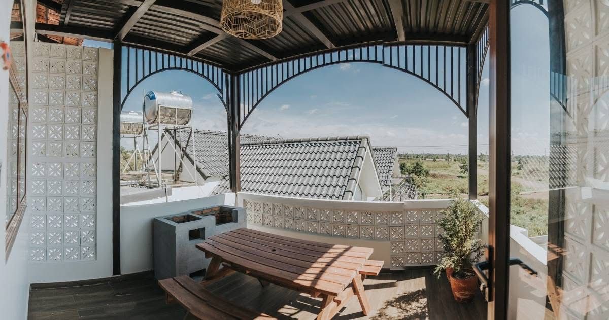 Step Back in Time: Exploring the Classic Traditional Home Rooftop Step Back in Time: Exploring the Classic Traditional Home Rooftop